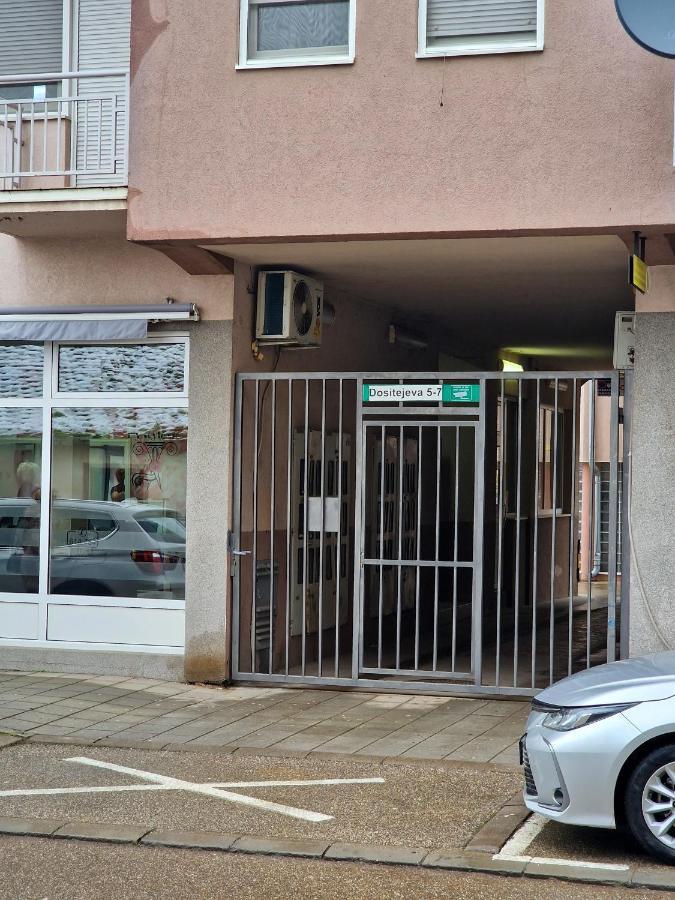 Apartament Quiet Center Sremska Mitrovica Zewnętrze zdjęcie