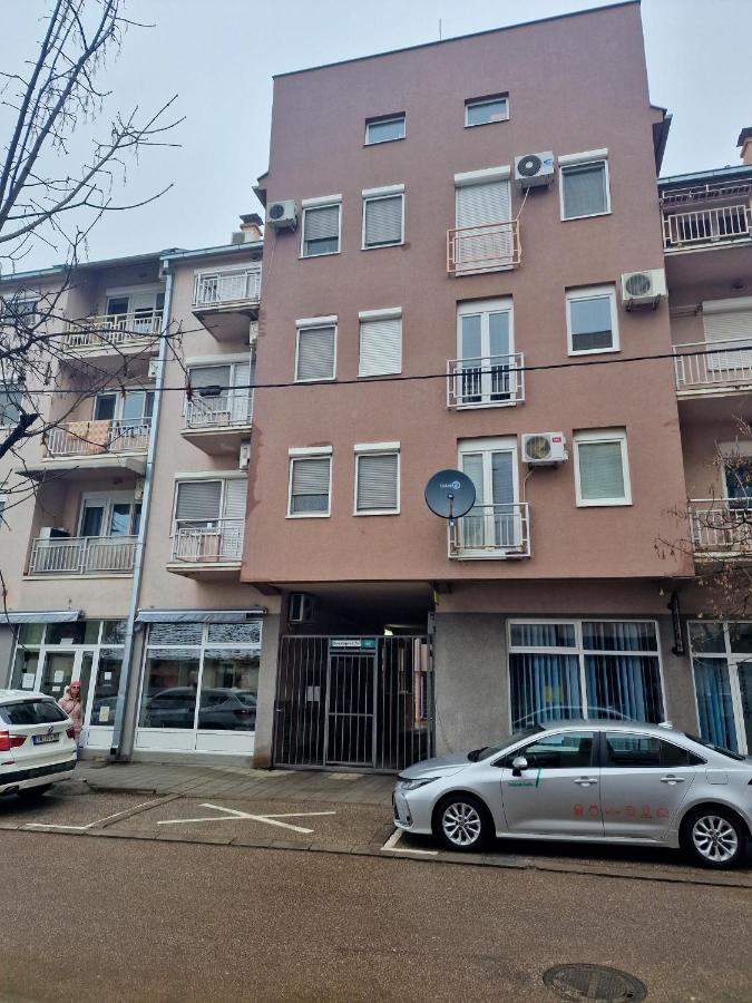 Apartament Quiet Center Sremska Mitrovica Zewnętrze zdjęcie